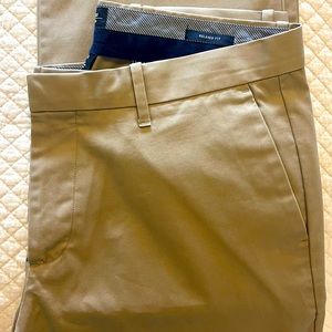 Gap Relaxed Fit Mens Khakis -35/32